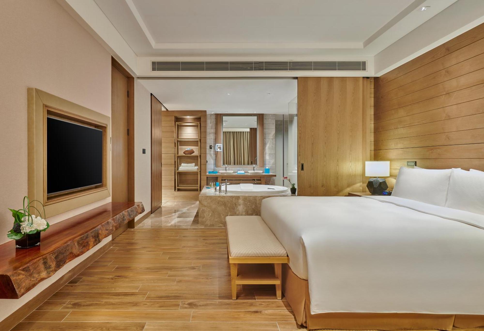Doubletree By Hilton Shanwei Exterior photo
